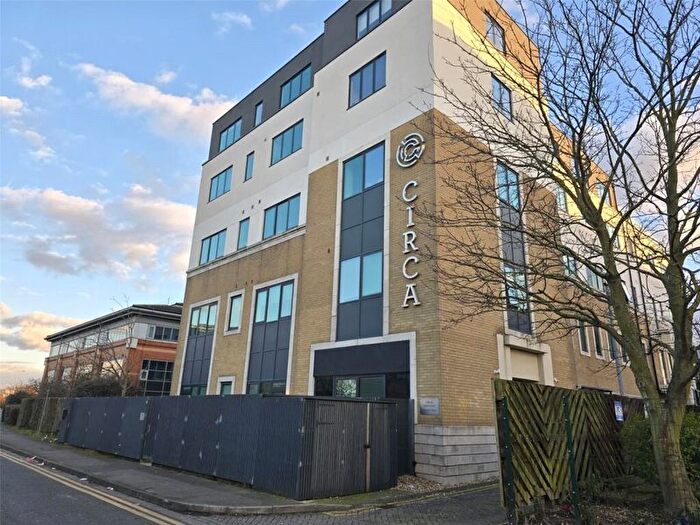 1 Bedroom Flat For Sale In Nobel Drive, Harlington, Hayes, UB3