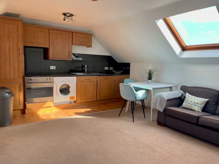 2 Bedroom Flat To Rent In New Street, Horsham, RH13