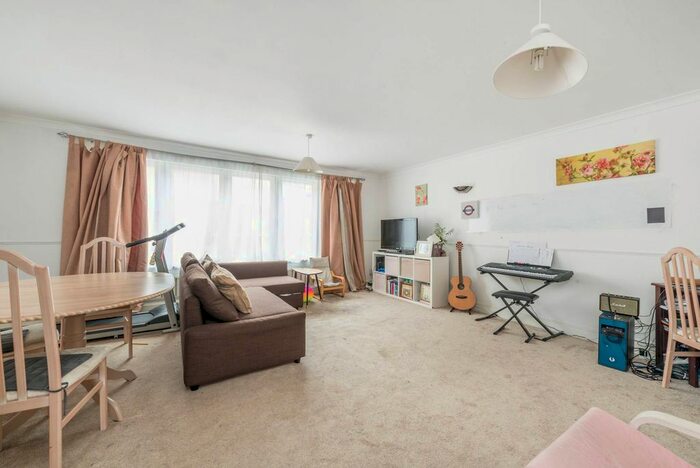 2 Bedroom Flat To Rent In Clarence Street, Richmond, TW9