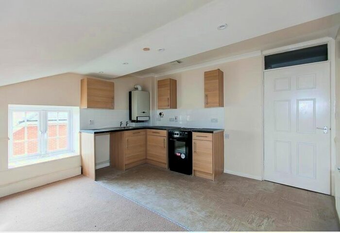 2 Bedroom Flat To Rent In Mill Close, Bagshot, GU19