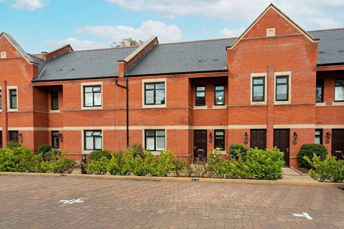 2 Bedroom Flat To Rent In Eton House, Bushey, WD23