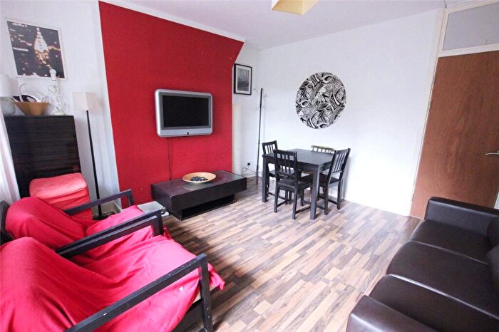 Apartment To Rent In Padstow House, Three Colt Street, London, E14