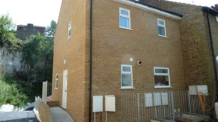 1 Bedroom Property To Rent In Springfield Terrace, Old Road, Chatham, ME4