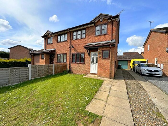 3 Bedroom Semi-Detached House To Rent In Harlestone Close, Barton Hills, Luton, LU3