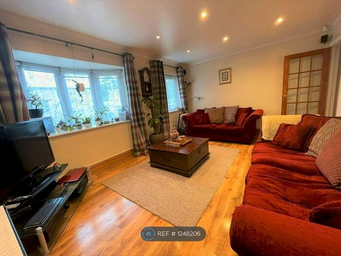 3 Bedroom Semi-Detached House To Rent In Gerald Road, Gravesend DA12