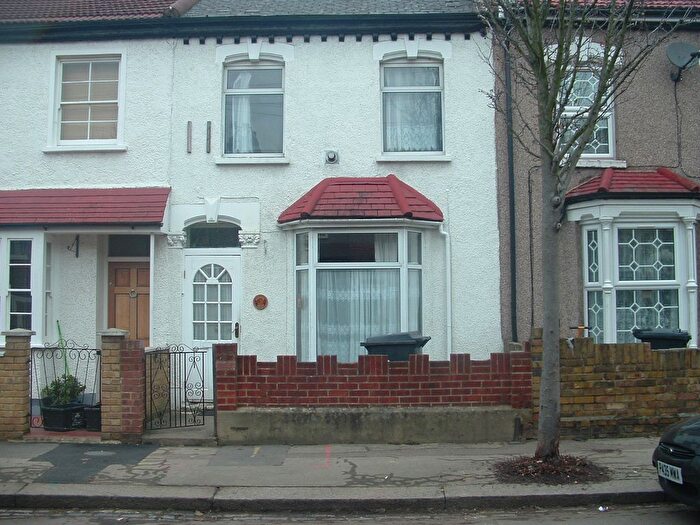 3 Bedroom Terraced House To Rent In Melford Road, Walthamstow, E17