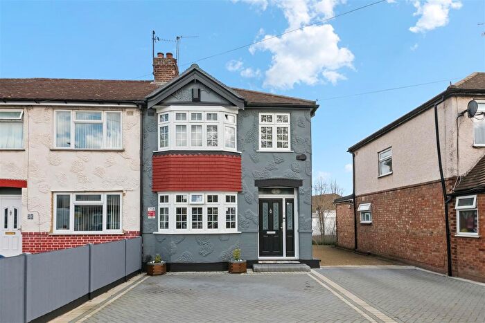 5 Bedroom Semi Detached House For Sale In Botwell Lane, Hayes, UB3