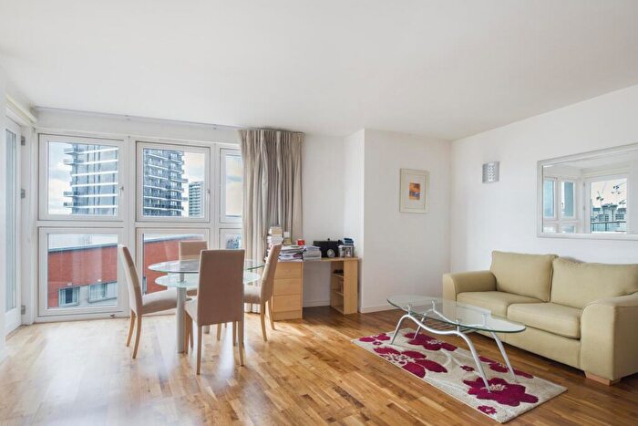 1 Bedroom Apartment To Rent In New Providence Wharf, Fairmont Avenue, London, E14