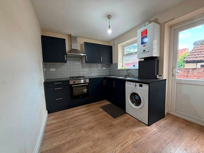 2 Bedroom Flat To Rent In Dersingham Avenue, London, E12