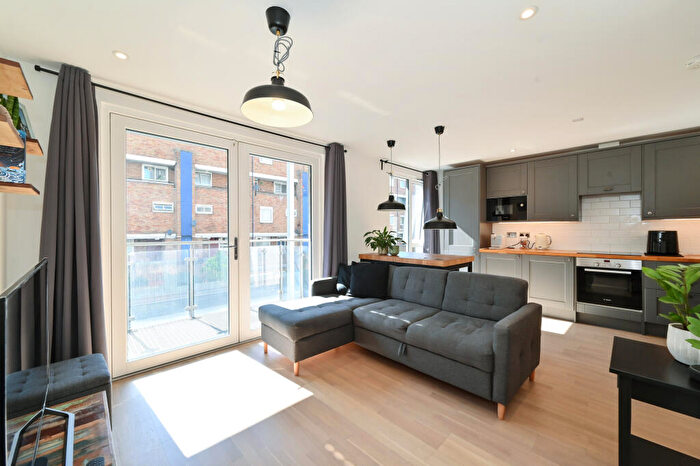 1 Bedroom Flat For Sale In Bow Common Lane, Bow, E3