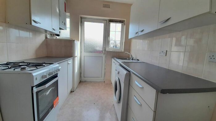 2 Bedroom Flat To Rent In Glebe Court, London, W7