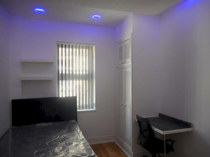 3 Bedroom Flat To Rent In Richmond Crescent, Cardiff, CF24