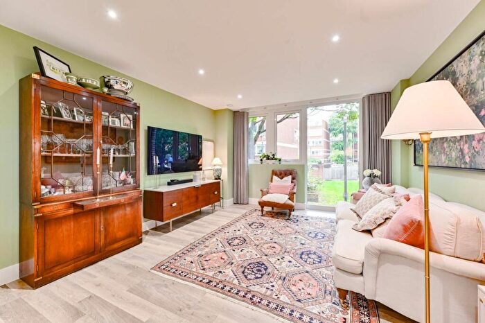 2 Bedroom Flat For Sale In Butler Court, Battersea, London, SW11