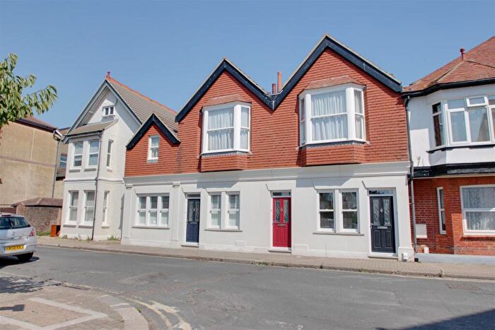 2 Bedroom Flat To Rent In Homeguard House, Thorn Road, Worthing, BN11