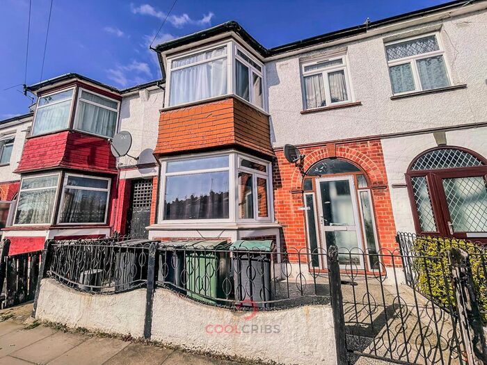 Studio To Rent In Oakdale Road, London, N4