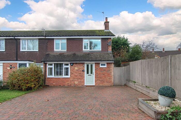 3 Bedroom End Terrace House For Sale In Connaught Close, Hemel Hempstead, HP2