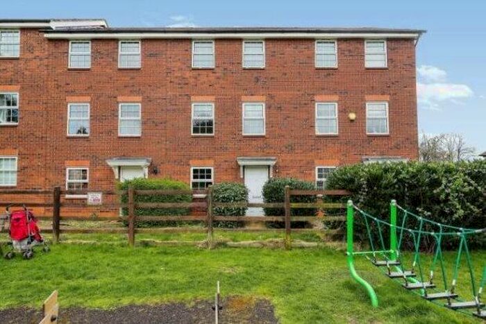 3 Bedroom Property To Rent In Hunt Close, Nottingham, NG12