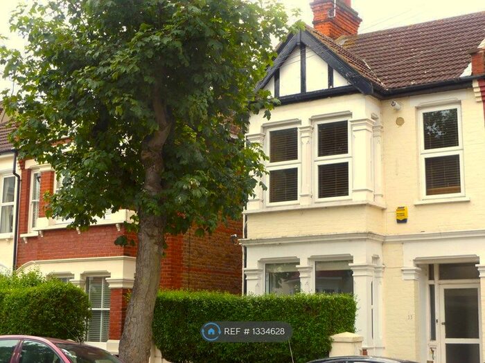 2 Bedroom Flat To Rent In Leigh Hall Road, Leigh-On-Sea, SS9