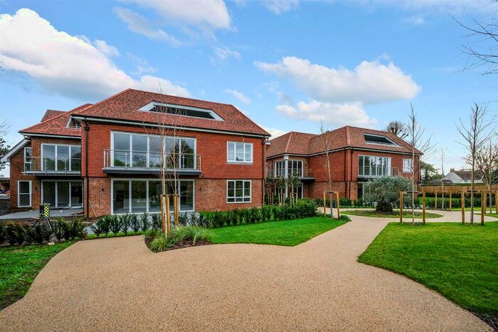 2 Bedroom Flat To Rent In Furze Hill, Kingswood, Tadworth, KT20