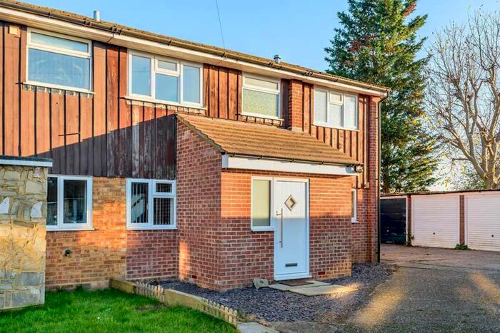 4 Bedroom End Of Terrace House To Rent In Francis Close, Shepperton, TW17