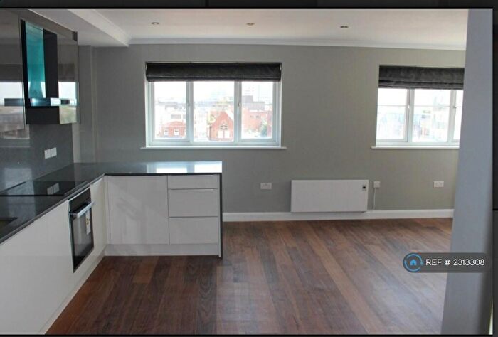 2 Bedroom Flat To Rent In Brisbane Court, Slough, SL1