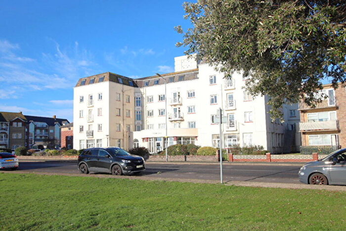 1 Bedroom Flat For Sale In Oulton Hall, Marine Parade East, CO15