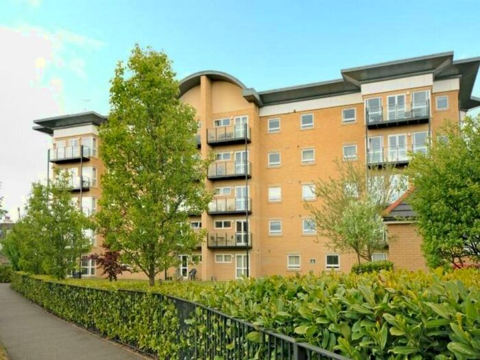 2 Bedroom Flat To Rent In Sparkes Close, Bromley, BR2