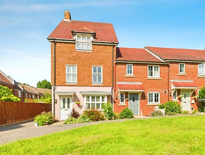 3 Bedroom Town House For Sale In Mountbatten Drive, Sarisbury Green, Southampton, SO31