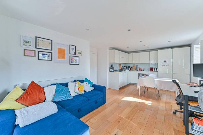 1 Bedroom Flat For Sale In Akerman Road, Camberwell, London, SW9