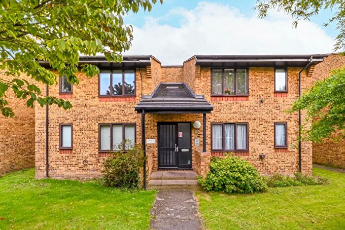 1 Bedroom Flat To Rent In Cheltenham Close, New Malden, KT3