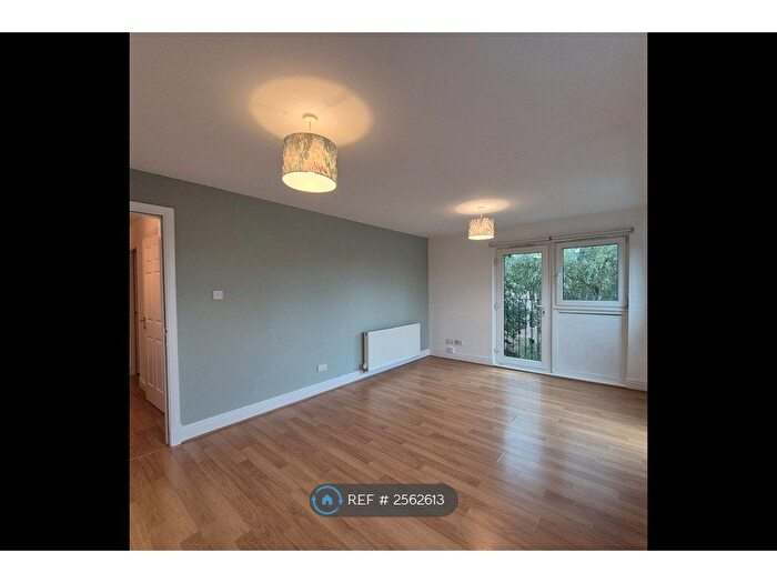 2 Bedroom Flat To Rent In Paisley Road West, Glasgow, G51