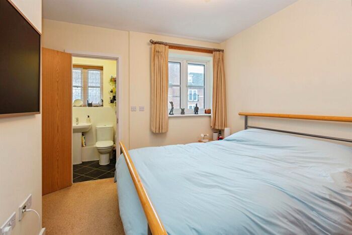 2 Bedroom Apartment For Sale In Viridian Square, Aylesbury, HP21