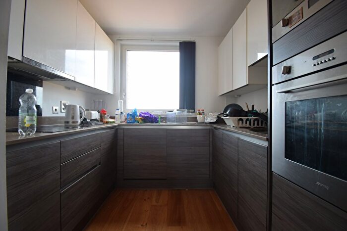 3 Bedroom Flat To Rent In Plough Way, London, SE16