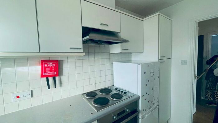 1 Bedroom Flat To Rent In Conifer Court, Ilford, IG1