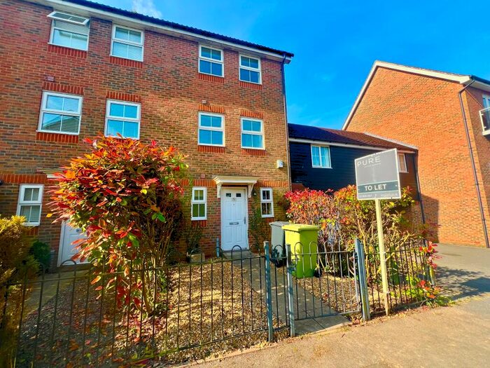 4 Bedroom Town House To Rent In White's Way, Hedge End, SO30