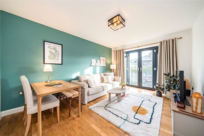 2 Bedroom Flat To Rent In Leigham Court Road, London, SW16