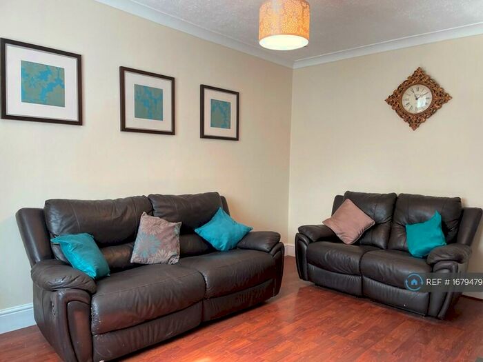1 Bedroom Flat To Rent In Manor Square, Goodmayes/ Chadwel Heath, RM8