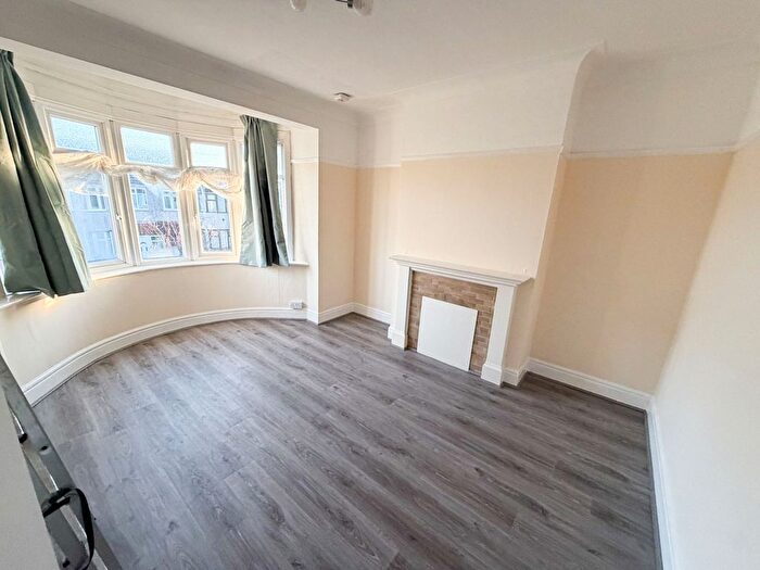 4 Bedroom Terraced House To Rent In Ridgeway Gardens, Ilford, IG4