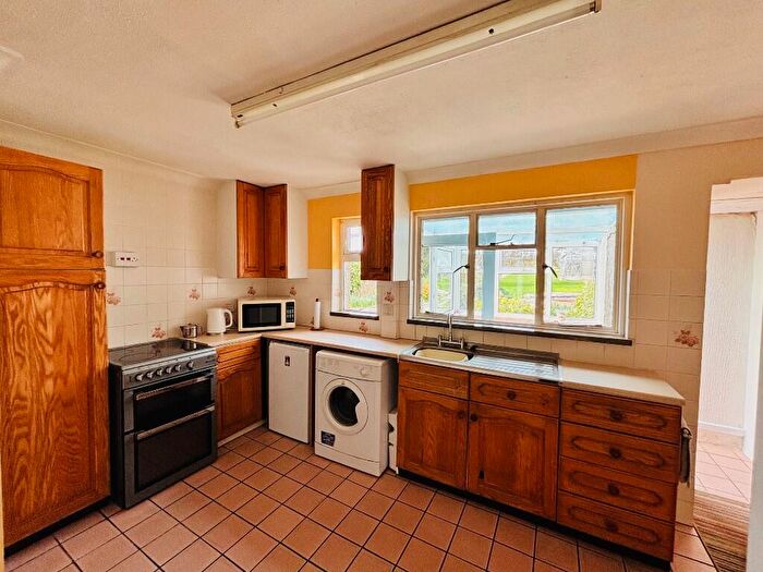 2 Bedroom Detached Bungalow For Sale In Toms Field Road, BH19 - Photo 5