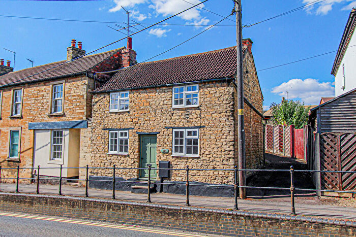 2 Bedroom Cottage For Sale In High Street, Irthlingborough, NN9