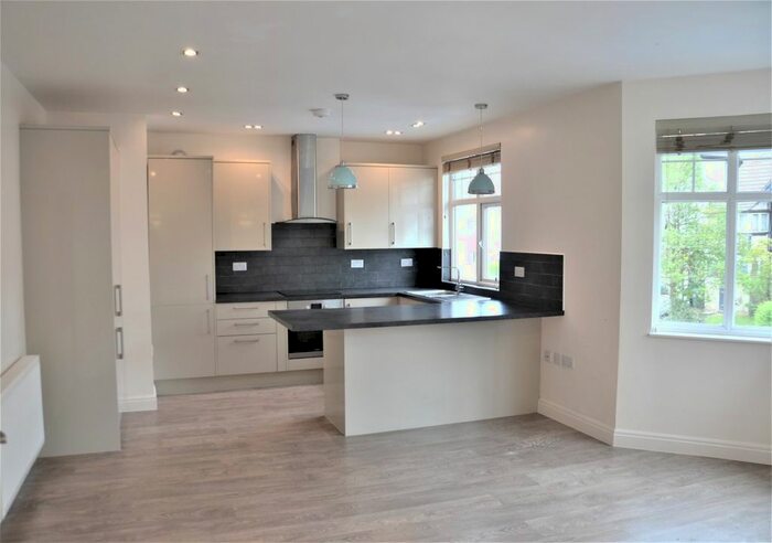 2 Bedroom Flat To Rent In Mayfield Road, Sanderstead, South Croydon, CR2