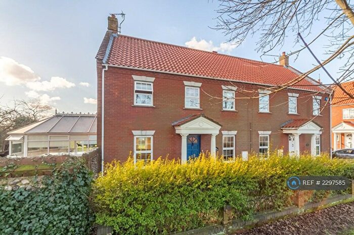 4 Bedroom Semi-Detached House To Rent In Norwich Road, Holt, NR25