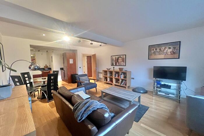 2 Bedroom Apartment To Rent In Oldham Road, M4