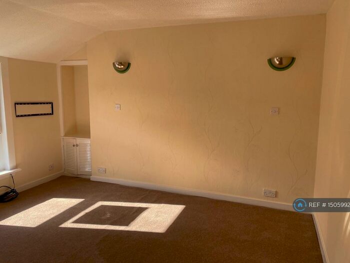 2 Bedroom Flat To Rent In Nelson Street, Largs, KA30