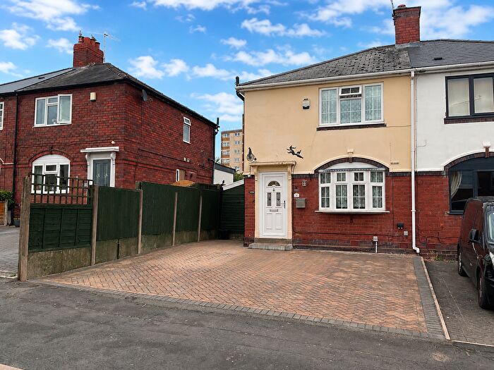 3 Bedroom Semi Detached House For Sale In Laburnum Street, Wollaston, Stourbridge, DY8