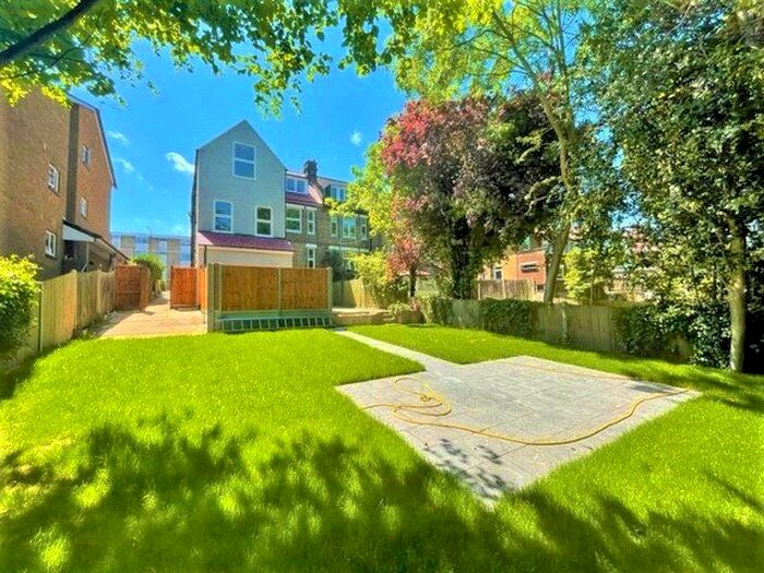 2 Bedroom Flat To Rent In Sidcup Road, London, SE9