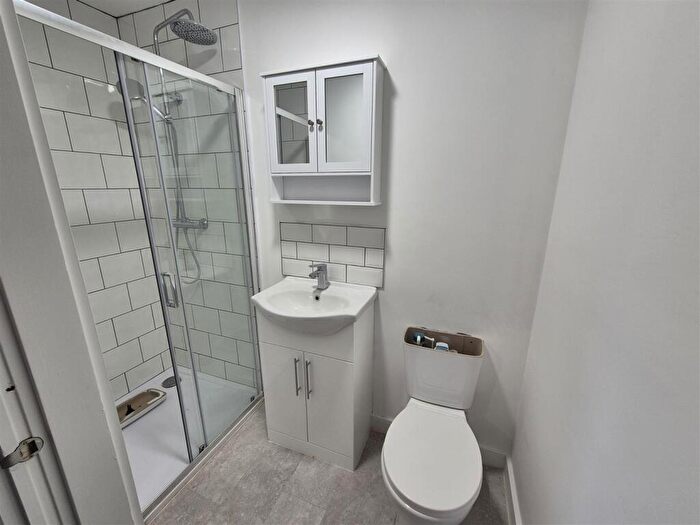 2 Bedroom Apartment To Rent In Stamford Street, Ashton-Under-Lyne, OL6