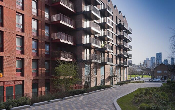 2 Bedroom Flat For Sale In Dunlip And Pochard House, Hawser Lane, London, E14