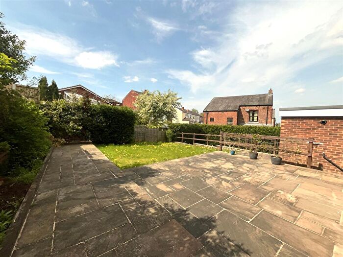 2 Bedroom Detached Bungalow To Rent In Laburnum Avenue, Stalybridge, SK15