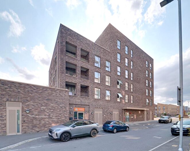 2 Bedroom Flat For Sale In Fairmont Road, Rainham, RM13